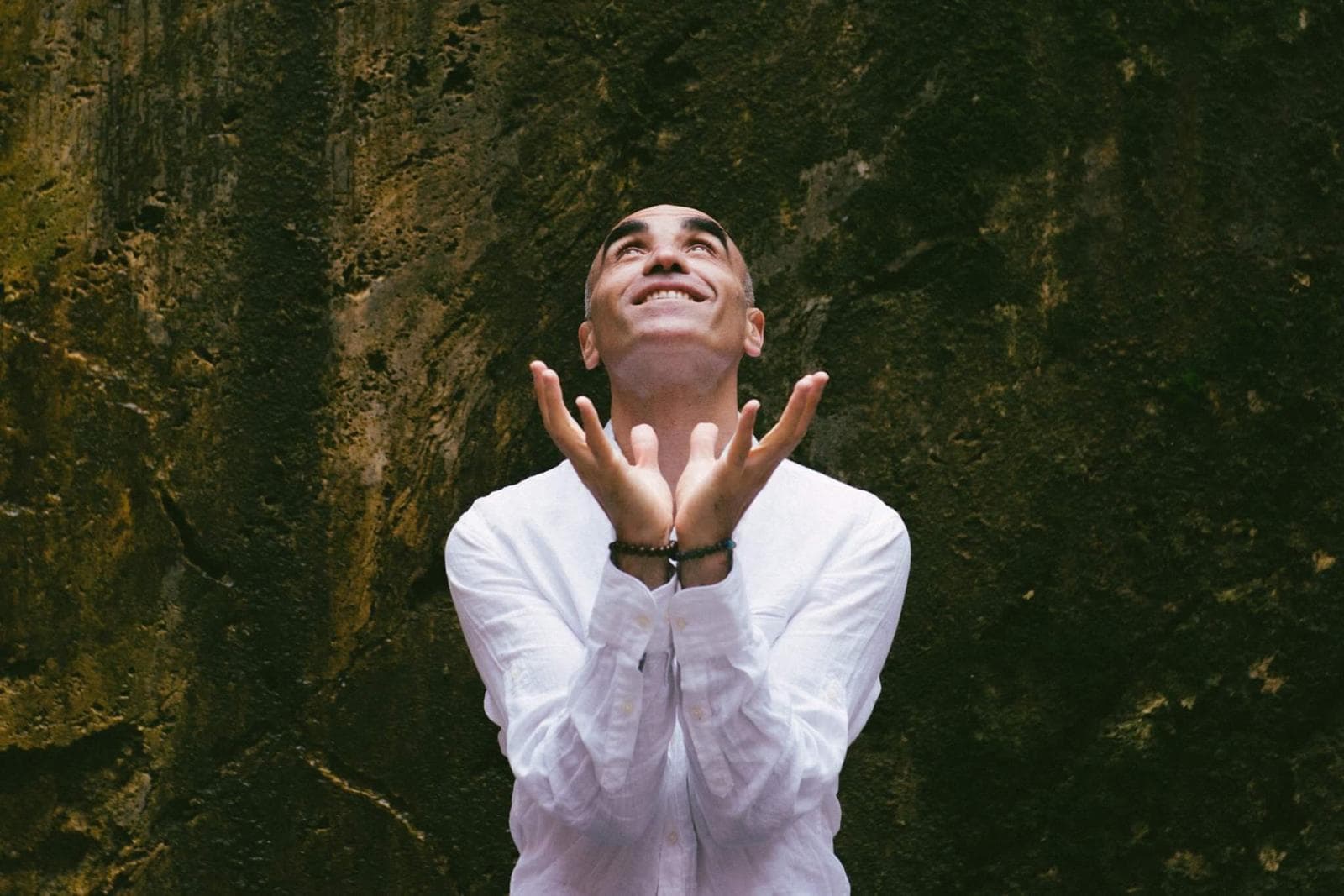 Stephane Kamesh in white linen, Qigong posture