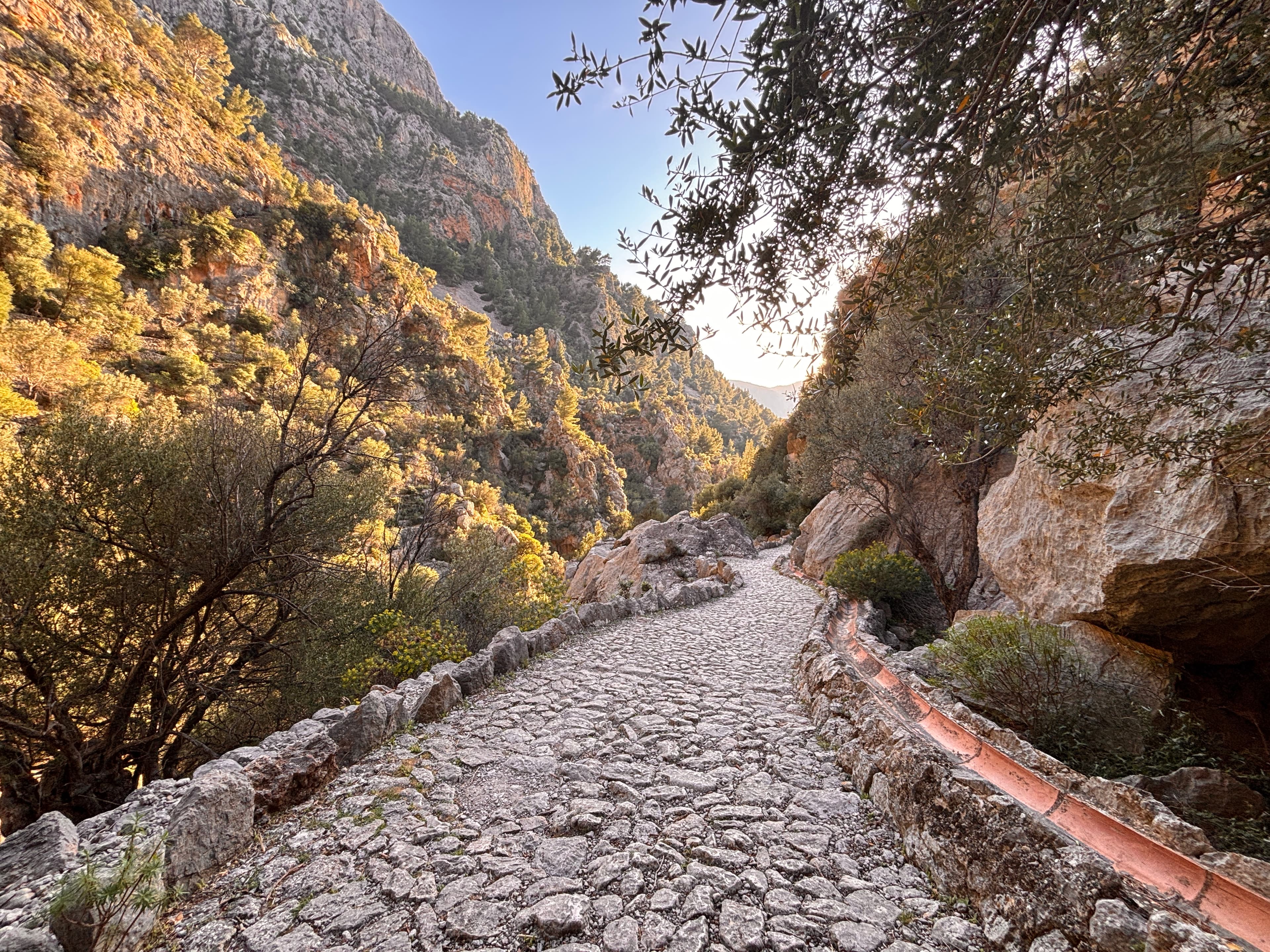 hiking route · winter & spring waterfall